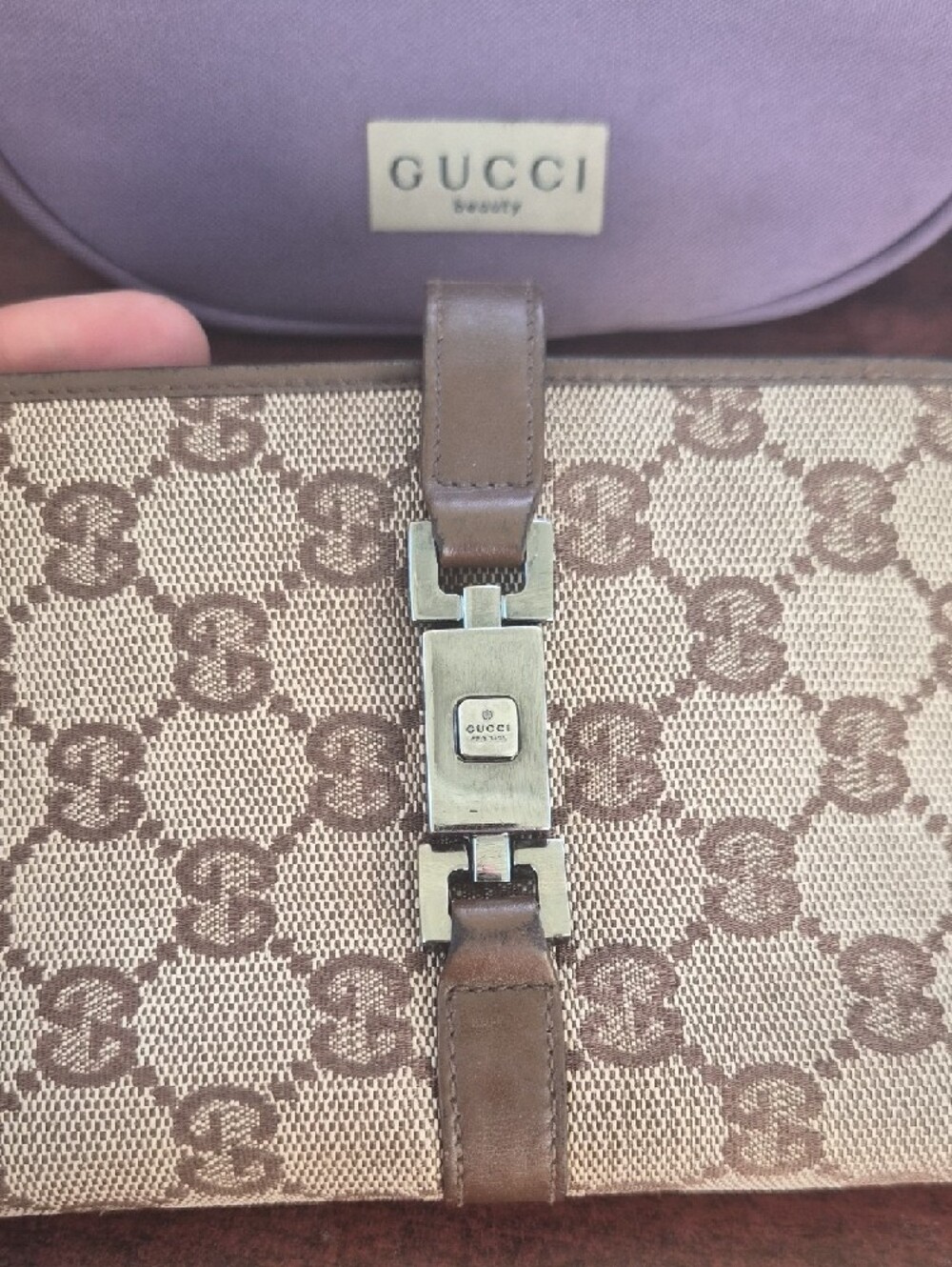 Bundle Gucci Wallet And Make Up Bag For Only $95 - Picture 9 of 16